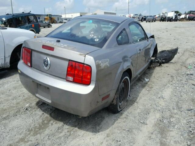 1ZVHT80N695141463 - 2009 FORD MUSTANG GRAY photo 4