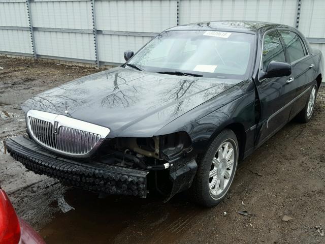 1LNHM82V36Y634939 - 2006 LINCOLN TOWN CAR S BLACK photo 2