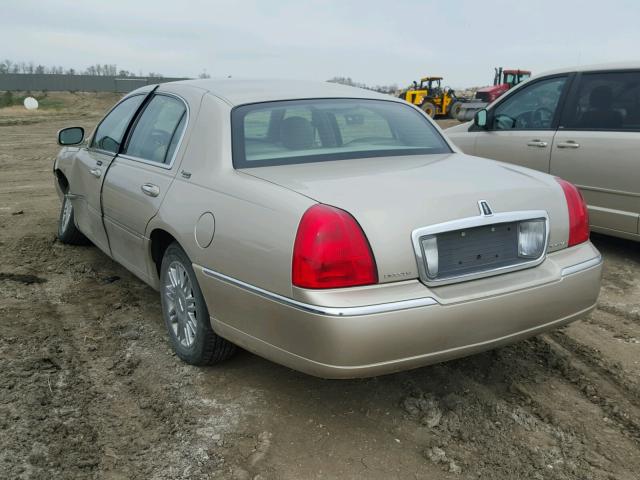 2LNHM82V99X600556 - 2009 LINCOLN TOWN CAR S TAN photo 3