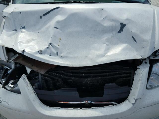 1A4GJ45R77B101510 - 2007 CHRYSLER TOWN & COU WHITE photo 7