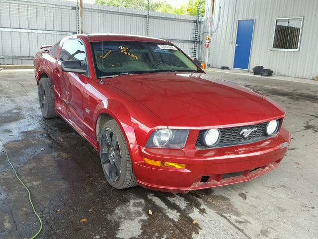 1ZVFT82H265261920 - 2006 FORD MUSTANG GT MAROON photo 1