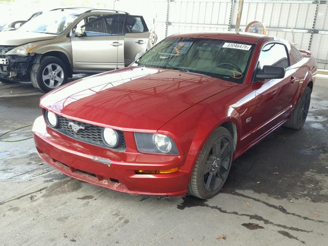 1ZVFT82H265261920 - 2006 FORD MUSTANG GT MAROON photo 2