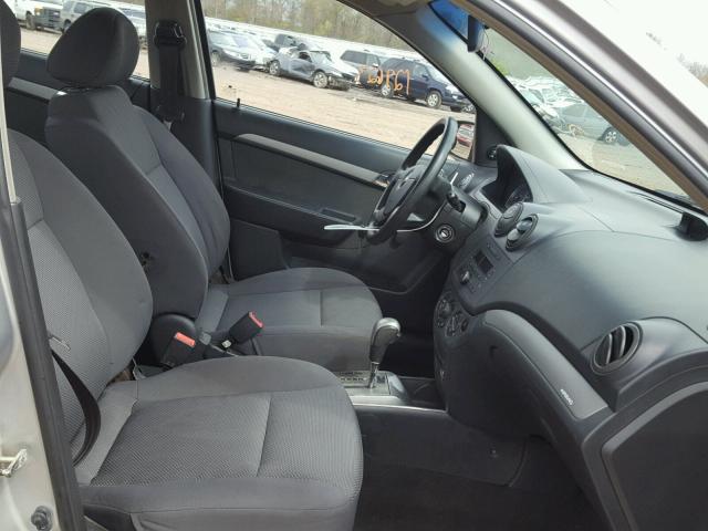 KL1TD56628B248669 - 2008 CHEVROLET AVEO BASE Srebrny zdjęcie 5