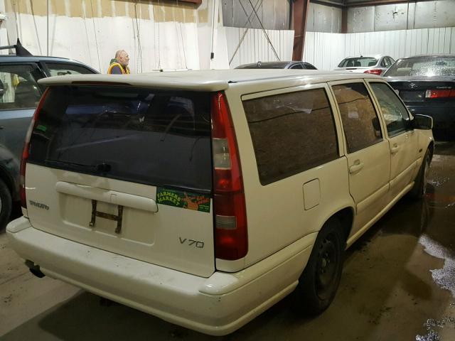 YV1LW5532W3381881 - 1998 VOLVO V70 WHITE photo 4