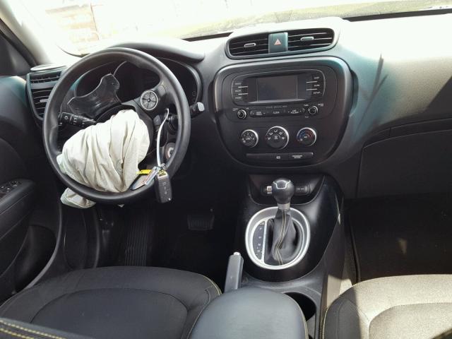 KNDJP3A51G7837580 - 2016 KIA SOUL + GREEN photo 9