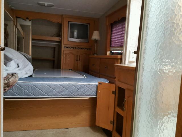 4YDF295265D515391 - 2005 KEYSTONE MONTANA WHITE photo 6