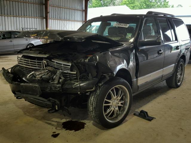 5LMFU275X7LJ25133 - 2007 LINCOLN NAVIGATOR BLACK photo 2