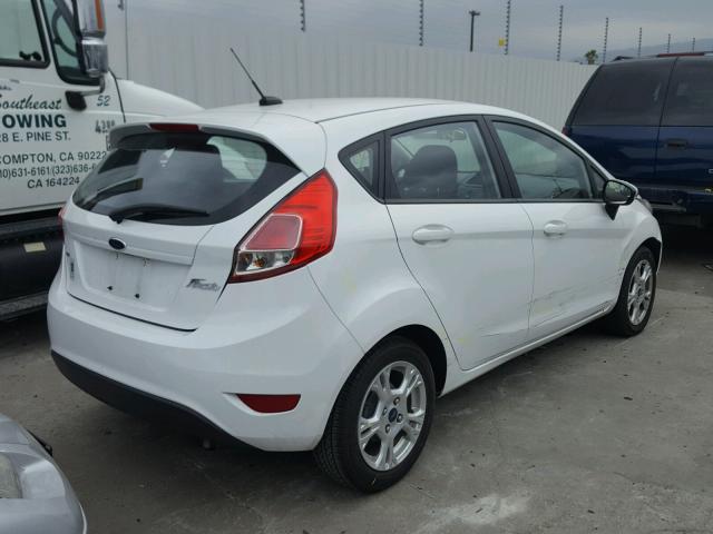 3FADP4EJ9FM118422 - 2015 FORD FIESTA SE WHITE photo 4