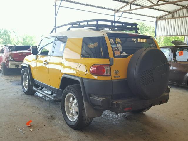 JTEZU11F670003107 - 2007 TOYOTA FJ CRUISER YELLOW photo 3