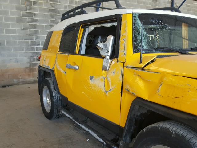 JTEZU11F670003107 - 2007 TOYOTA FJ CRUISER YELLOW photo 9