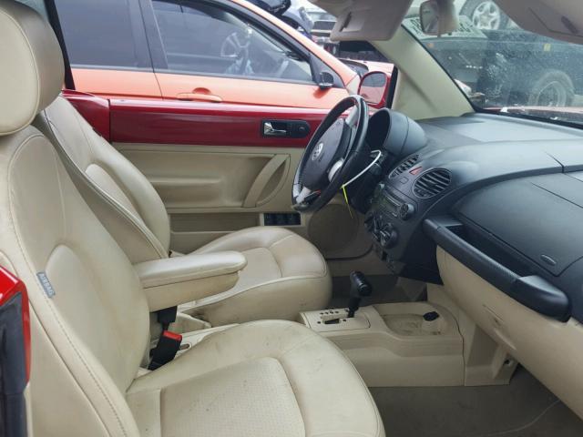 3VWRG3AL1AM003384 - 2010 VOLKSWAGEN NEW BEETLE წითელი ფოტო 5