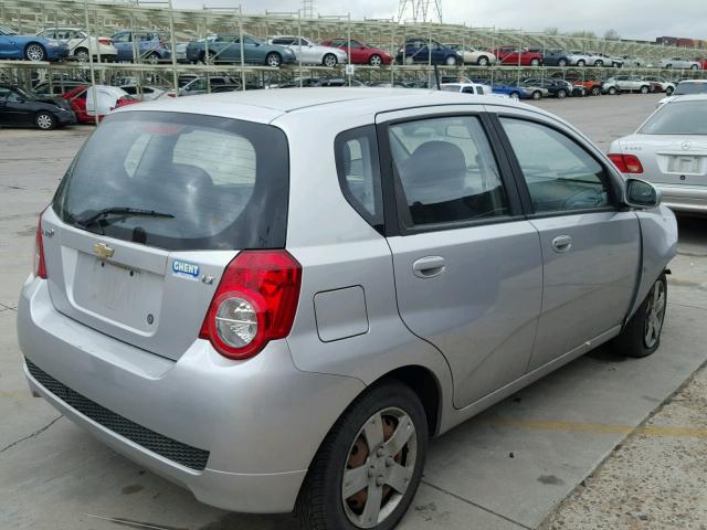 KL1TD66E99B339565 - 2009 CHEVROLET AVEO LS SILVER photo 4