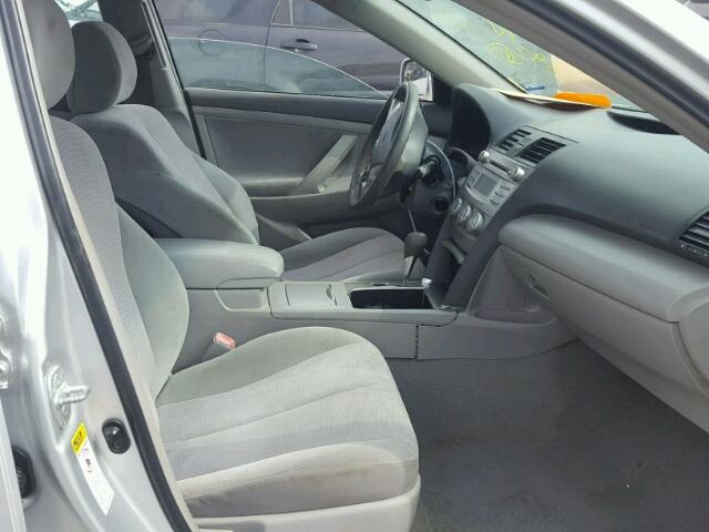 4T1BF3EK2BU610749 - 2011 TOYOTA CAMRY BASE SILVER photo 5