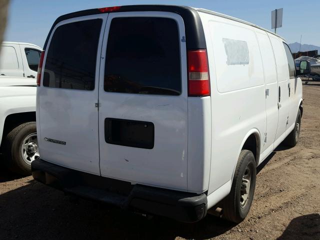 1GCGG25C381216407 - 2008 CHEVROLET EXPRESS G2 WHITE photo 4