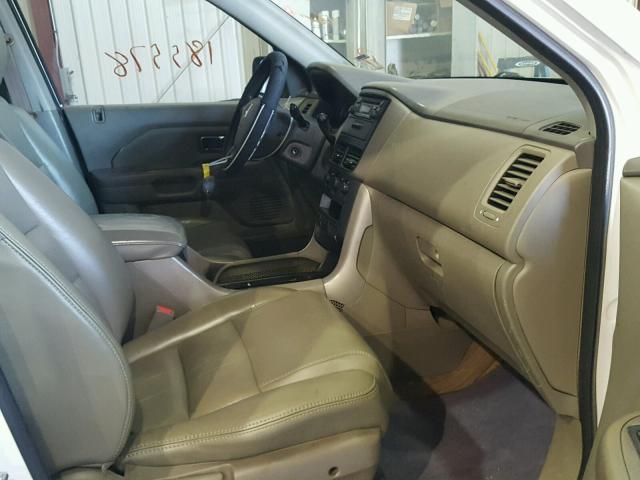 5FNYF28196B033342 - 2006 HONDA PILOT LX WHITE photo 5