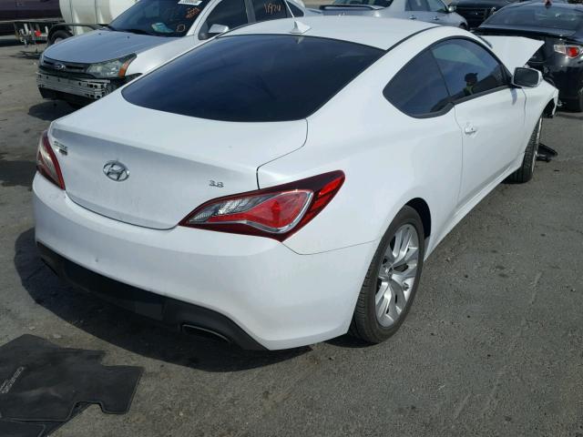 KMHHU6KJ8FU124434 - 2015 HYUNDAI GENESIS CO WHITE photo 4