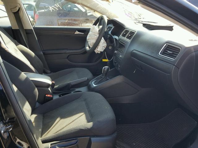 3VW2K7AJ5EM444088 - 2014 VOLKSWAGEN JETTA BASE BLACK photo 5
