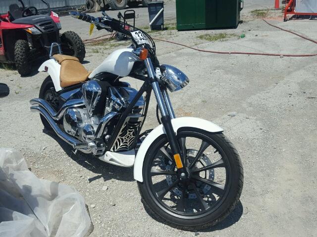 JH2SC6145BK000823 - 2011 HONDA VT1300CX WHITE photo 1