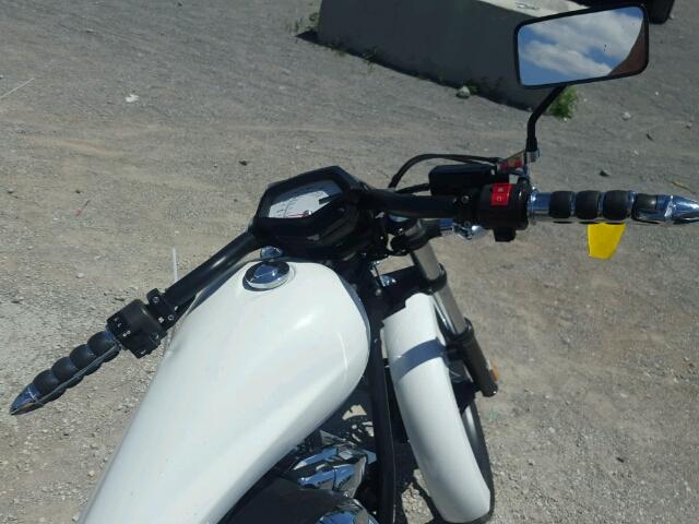 JH2SC6145BK000823 - 2011 HONDA VT1300CX WHITE photo 5