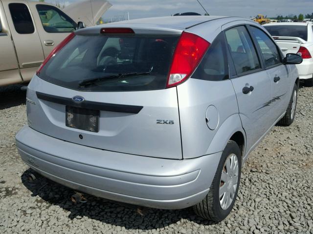 1FAFP37N26W177962 - 2006 FORD FOCUS ZX5 GRAY photo 4
