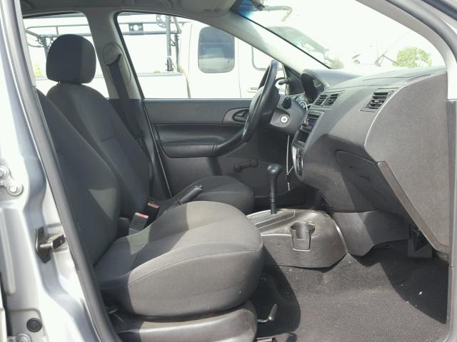1FAFP37N26W177962 - 2006 FORD FOCUS ZX5 GRAY photo 5