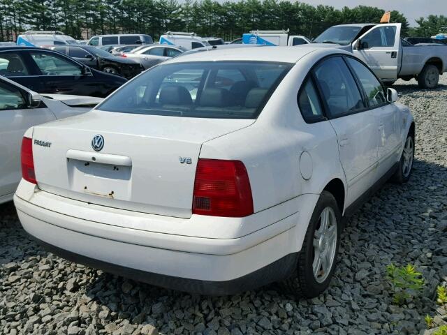 WVWPD23B5YE121021 - 2000 VOLKSWAGEN PASSAT GLX SILVER photo 4