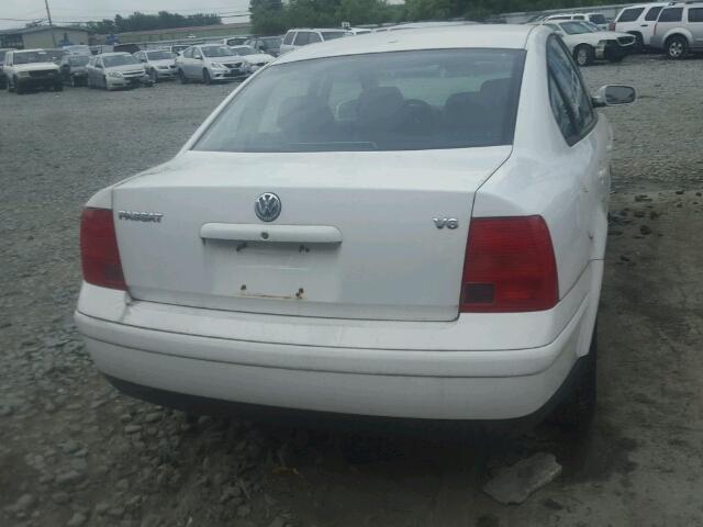 WVWPD23B5YE121021 - 2000 VOLKSWAGEN PASSAT GLX SILVER photo 9