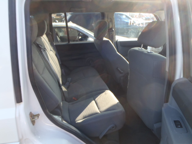 1J8HH48K66C199483 - 2006 JEEP COMMANDER WHITE photo 6