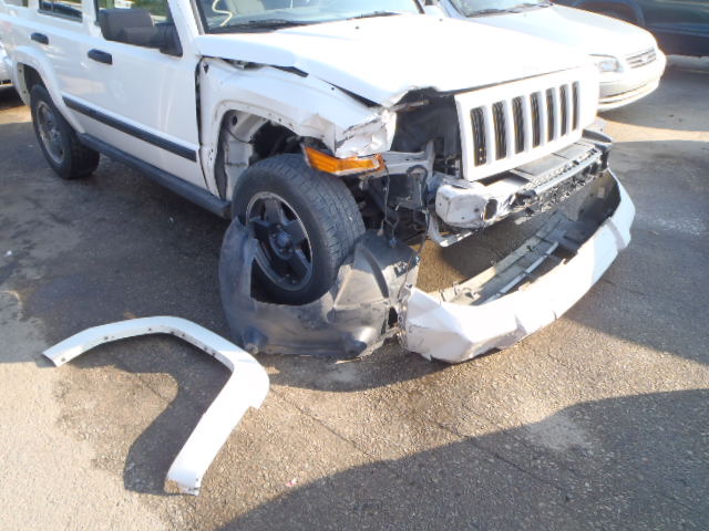1J8HH48K66C199483 - 2006 JEEP COMMANDER WHITE photo 9
