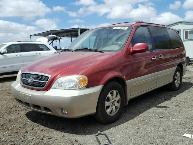 KNDUP132656709410 - 2005 KIA SEDONA EX RED photo 2