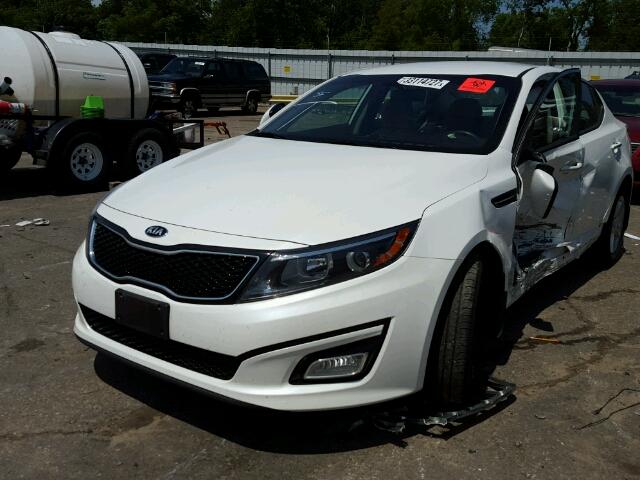 KNAGM4A70F5573382 - 2015 KIA OPTIMA LX WHITE photo 2