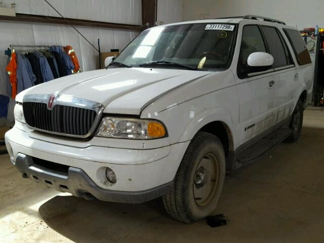 5LMPU28A3YLJ03024 - 2000 LINCOLN NAVIGATOR 白色 照片 2