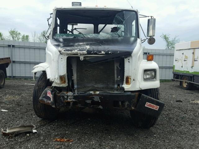 1FV6HJAA6YHG17472 - 2000 FREIGHTLINER MEDIUM CON WHITE photo 9