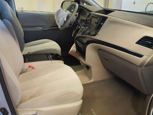 5TDJK3DC5CS032609 - 2012 TOYOTA SIENNA SILVER photo 5