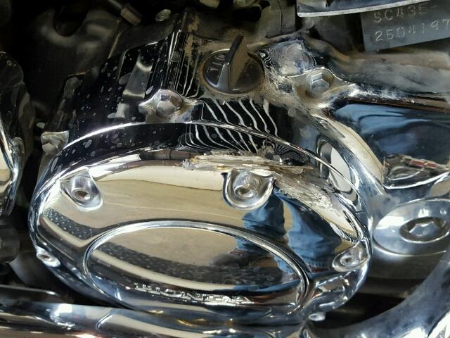 1HFSC43085A503897 - 2005 HONDA VT1100C2 TWO TONE photo 19