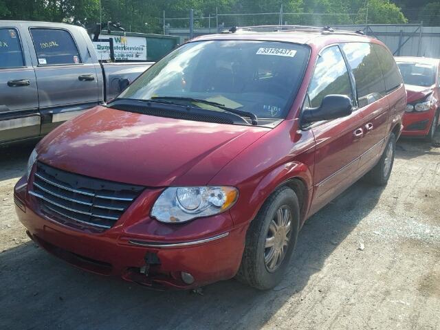 2C4GP64L25R130506 - 2005 CHRYSLER TOWN & COU BURGUNDY photo 2