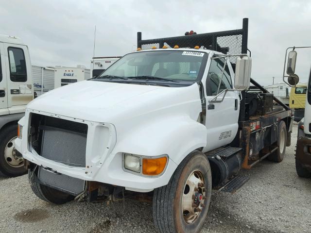 3FRWF6FCXBV126943 - 2011 FORD F650 SUPER WHITE photo 2