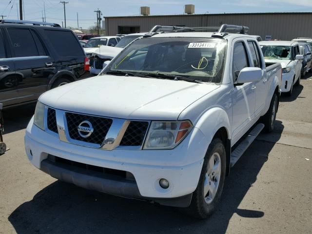 1N6AD09U57C424584 - 2007 NISSAN FRONTIER C WHITE photo 2