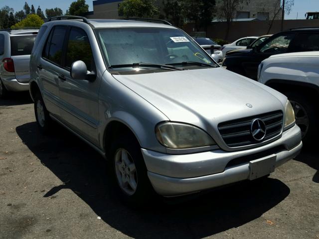 4JGAB54E8YA216522 - 2000 MERCEDES-BENZ ML320 SILVER photo 1