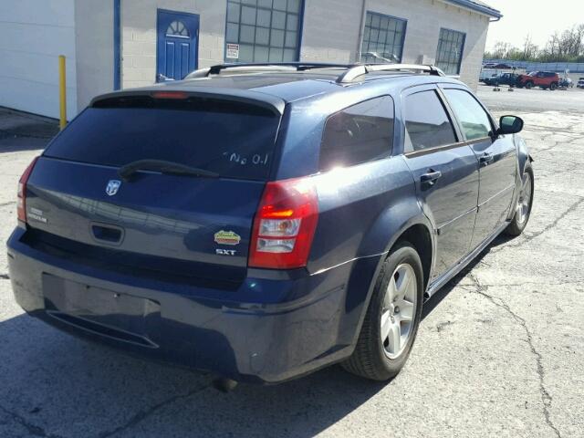 2D8FV48V25H125069 - 2005 DODGE MAGNUM SXT BLUE photo 4