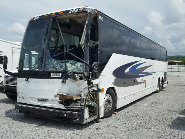 2PCH334929C711435 - 2009 PREVOST BUS WHITE photo 2