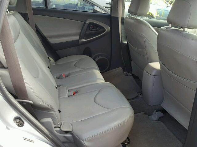 JTMBK35V175026595 - 2007 TOYOTA RAV4 银色 照片 6