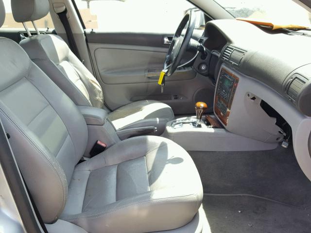 WVWRH63B64P104781 - 2004 VOLKSWAGEN PASSAT GLX 银色 照片 5