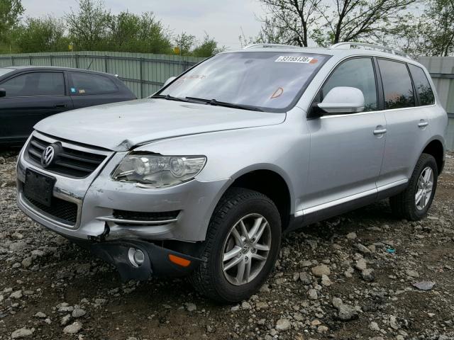 WVGBE77L08D067670 - 2008 VOLKSWAGEN TOUAREG 2 SILVER photo 2