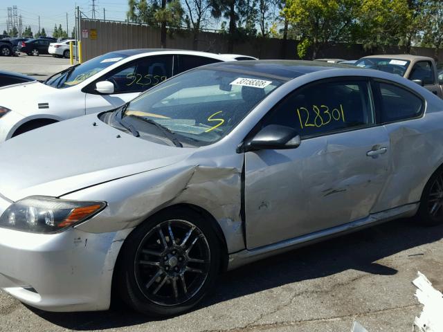 JTKDE3B75A0308774 - 2010 TOYOTA SCION TC 银色 照片 9
