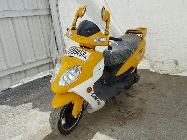 LHJLC79K88B003732 - 2008 BASHAN SCOOTER YELLOW photo 2