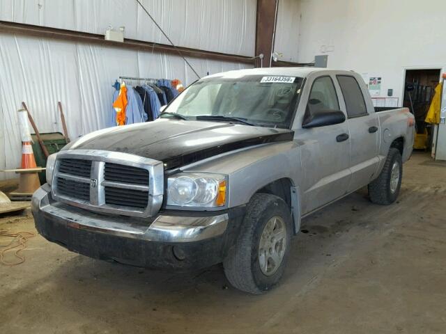 1D7HW48N55S298085 - 2005 DODGE DAKOTA QUA SILVER photo 2