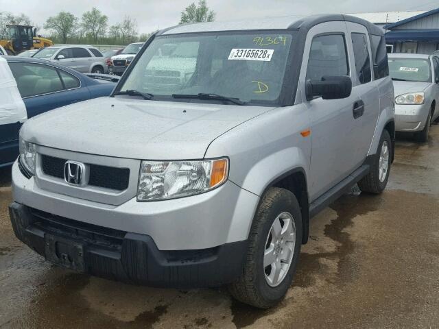 5J6YH2H38AL006807 - 2010 HONDA ELEMENT LX SILVER photo 2