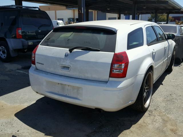 2D4FV47T16H417038 - 2006 DODGE MAGNUM SE WHITE photo 4