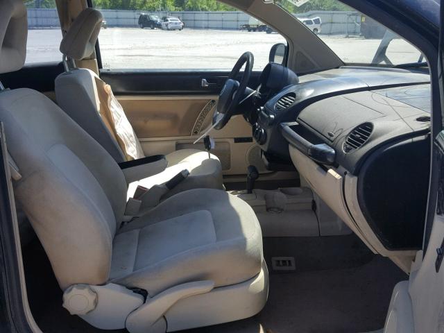 3VWCP21C71M407015 - 2001 VOLKSWAGEN NEW BEETLE 黑色 照片 5